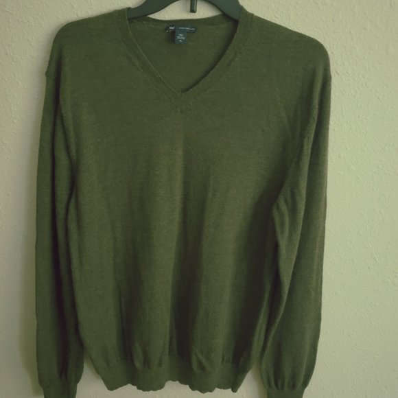 Men's Gap Italian Merino Wool long sleeve V neck sweeter, olive green. Size XL. - Picture 3 of 13